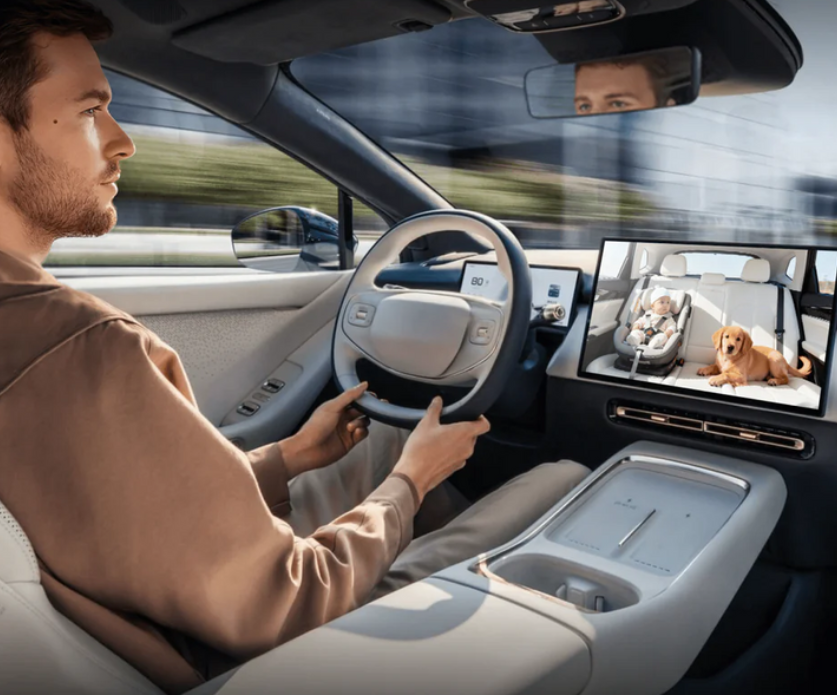 pol_pm_Elektroniczna-Niania-Kamera-Samochodowa-Ottocast-Cabin-Care-Apple-CarPlay-5152_3